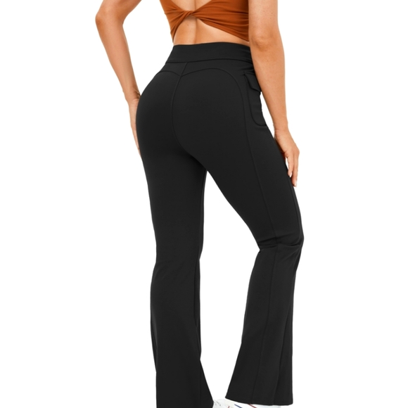 Halara high waisted flare cargo pants - Picture 1 of 8